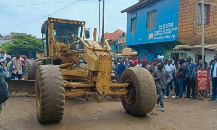 Bukavu : les habitants du quartier Ndendere financent le projet de pavage de certaines avenues.