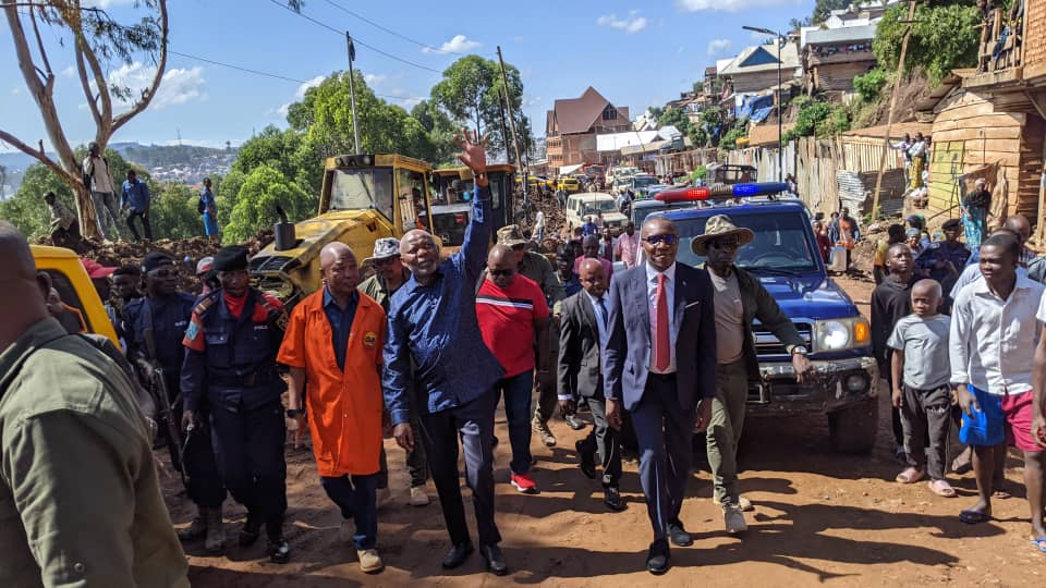 Sud-Kivu : Grâce au plaidoyer du VPM et ministre de l’Économie nationale Vital Kamerhe, le gouvernement central a débloqué les fonds pour l’entretien de la RN2 tronçon place de l’IndépendanceISTM