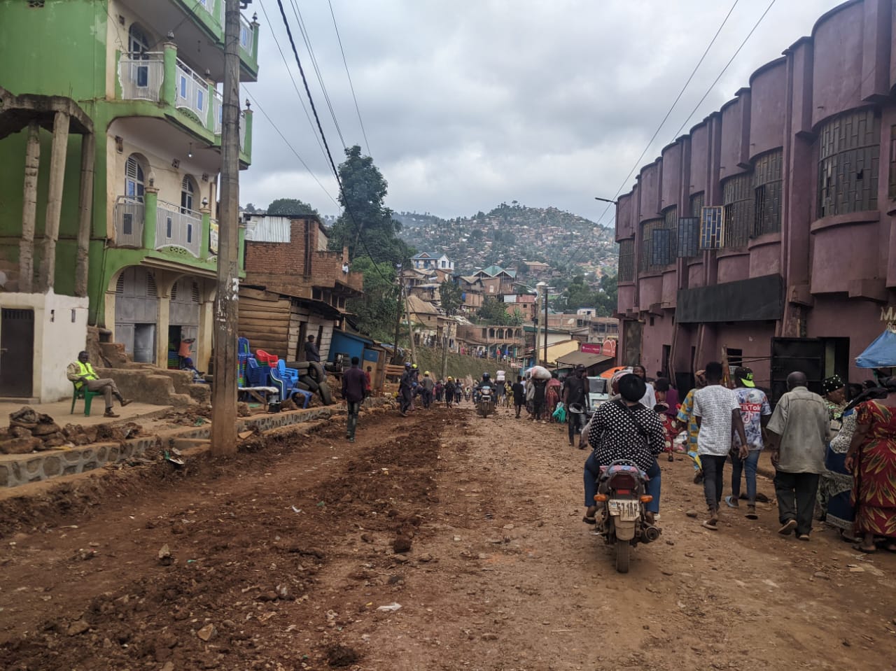 Bukavu : Poursuite des travaux de réhabilitation du tronçon routier Essence-Chez Kibonge par l’OVD