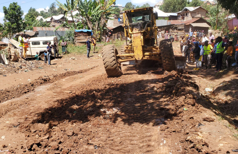 Sud-Kivu : Grâce aux travaux amorcés par la fondation ANANSOFT, les engins peuvent quitter ITFM vers le quartier Nyakaliba à Kadutu.