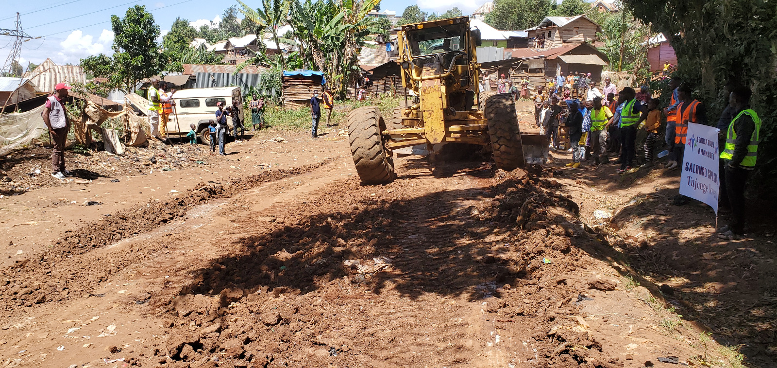 Sud-Kivu : Grâce aux travaux amorcés par la fondation ANANSOFT, les engins peuvent quitter ITFM vers le quartier Nyakaliba à Kadutu.