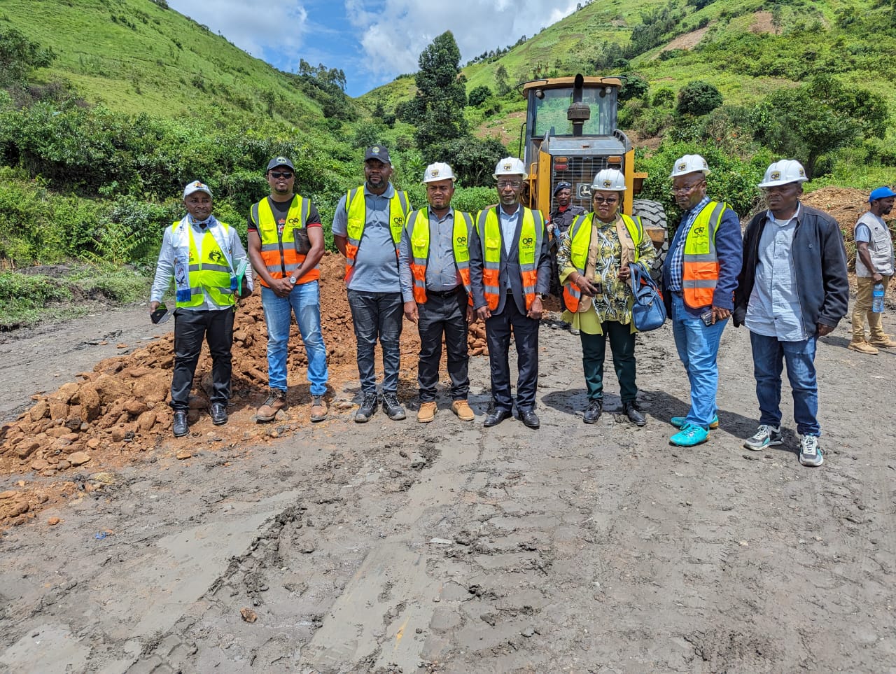 Lancement des travaux  de réhabilitation de l’axe routier BUKAVU – MWENGA – KAMITUGA par le Ministre Provincial des ITPR.