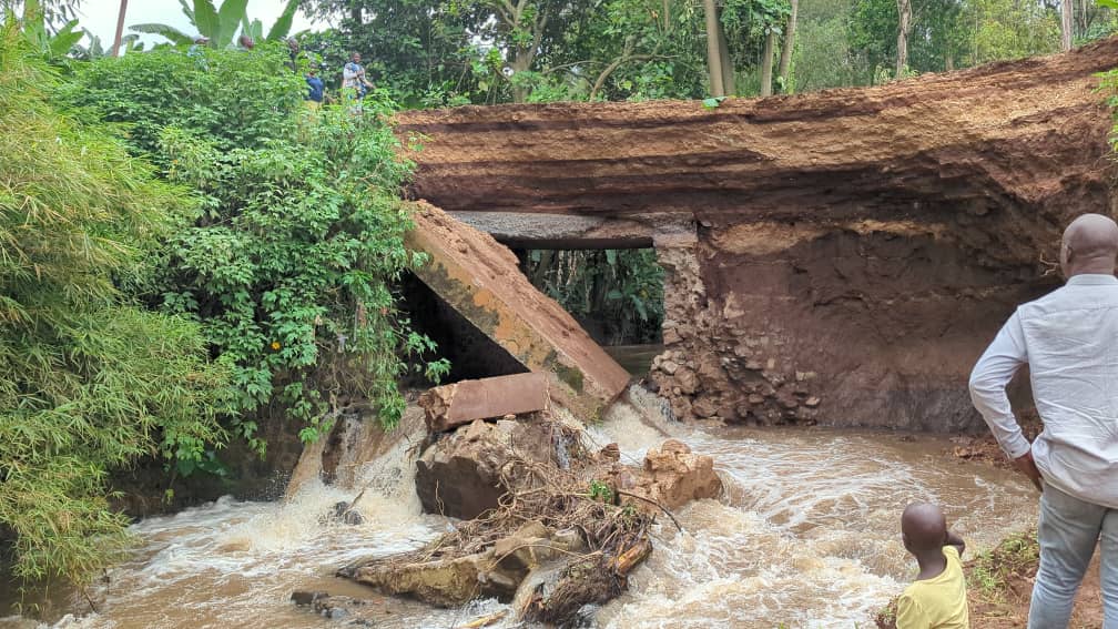 Sud-Kivu : La société civile de Kabamba alerte sur l’écroulement du pont Chirhanyobwa.