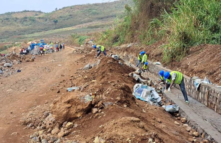 Amélioration de l’accès au Parc :  le tronçon routier allant de Miti-centre, à l’entrée de la zone touristique du Parc National de Kahuzi-Biega en construction.